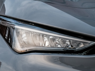 Cupra narodzi się na nowo. Model z makijażem musi przypudrować nos