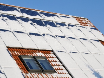 Czy fotowoltaika produkuje prąd zimą, gdy dzień jest krótki?