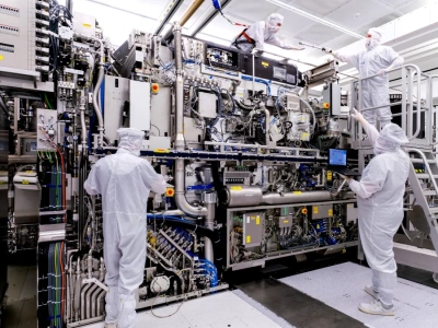 ASML na celowniku. Holendrzy sprzedawali sprzęt chińskiej zbrojeniówce
