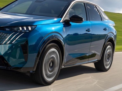 Peugeot 3008, 5008 i Opel Grandland mogą mieć wadę zawieszenia. Ponad 100.000 aut do serwisu