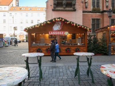 Tak wygląda wrocławski jarmark po nocnej imprezie. 