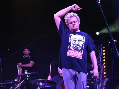 Kultowy zespół odwołuje wszystkie koncerty. Muzyk nie wraca na scenę