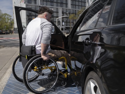 Miejsca dla osób z niepełnosprawnością są prawem, nie wygodą. Policja będzie reagować!