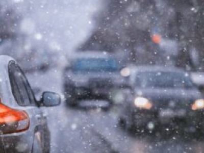 Zima 2025: Grzejesz auto pod blokiem? Sąsiad i policja nie odpuszczą. Mandat 3000 zł!