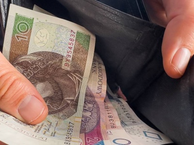 Układasz starannie banknoty w portfelu? Eksperci mówią, że to ważny znak