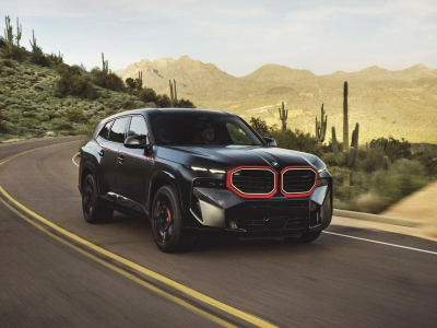 Cicha jazda zagraża pieszym? Nie. Jest jednak jedno „ale”. SUV-y. I napęd nie ma tu znaczenia