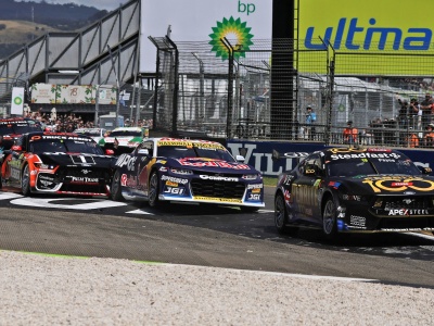 Jak feniks z popiołów – historia wyścigów w Adelajdzie