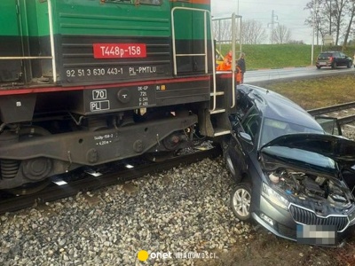 76-latek wjechał wprost pod lokomotywę. 