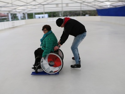 Wózkowicze na ursynowskim lodowisku