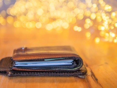 Badanie: gdyby Polacy dostali na święta 5 tys. zł, najchętniej wydaliby je na wakacje