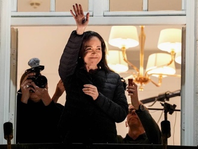 Z peruką na głowie i w rybackiej łodzi. Tak ruszyła po Nagrodę Nobla