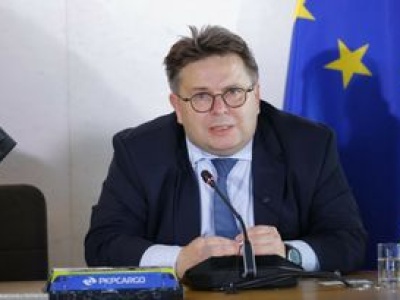 Jest we władzach PKP Cargo sprzedał wszystkie akcje. Potem je odkupił. KNF reaguje