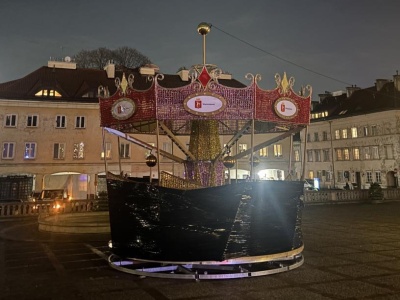 Iluminacja świąteczna z opóźnieniem na Mariensztacie. 