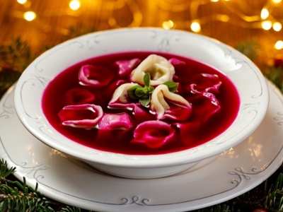 Jak przyrządzić barszcz czerwony na wigilię? Przepis Magdy Gessler