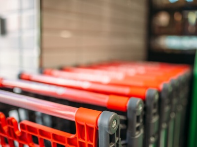 Strajk w dużej sieci hipermarketów tuż przed świętami. Pracownicy domagają się wyższych pensji i lepszych warunków pracy