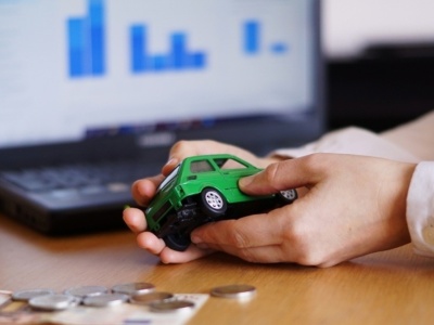 Zakup samochodu na kredyt – jak nie dać się zaskoczyć ukrytymi kosztami?