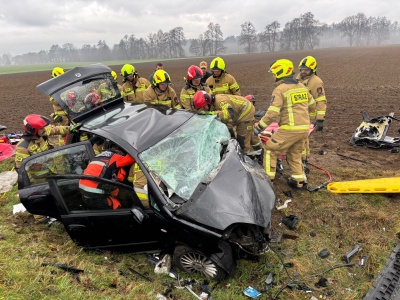 Wypadek na DW409. Wezwano dwa śmigłowce LPR