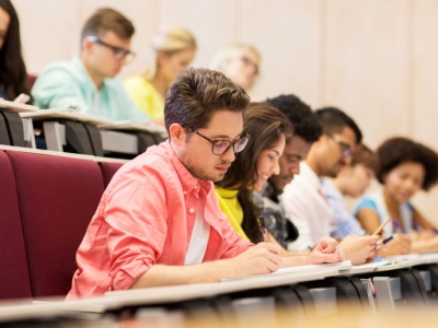 Średnio 2304 zł zapomogi dla doktoranta, ale zapłacą szkoły. Deregulacja w Sejmie