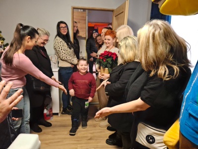 Pan Wiesław i jego synek Kacper mają wyremontowane mieszkanie! Dzięki Fundacji Makowo