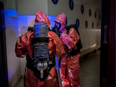 Uczniowie mdleli i skarżyli się na duszności. Ewakuowano ponad 500 osób ze szkoły. W akcji jednostki chemiczne straży pożarnej