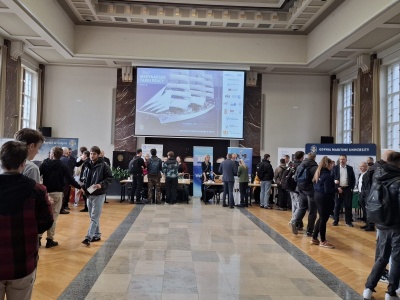 Marynarskie Targi Pracy na Uniwersytecie Morskim w Gdyni. Tłumy studentów i 16 firm