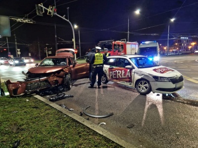 Wjechał na czerwonym. Na rondzie w Lublinie doprowadził do zderzenie z lexusem