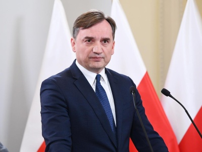 Pierwsza z ustaw praworządnościowych przyjęta. Sąd zdecydował ws. domu Ziobry