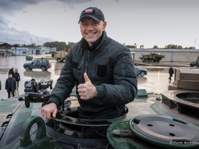 Wizyta prezydenta Karola Nawrockiego w Łotwie. Nagranie robi furorę w sieci