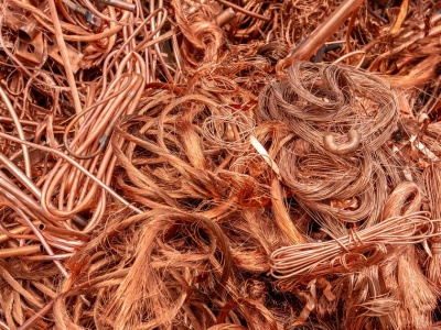 Miedź osiągnęła kolejny nowy szczyt po obniżce stóp przez Fed