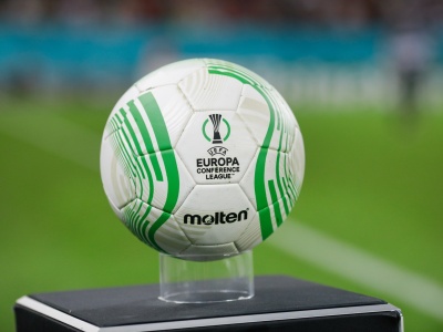 Tabela Conference League przed ostatnim kolejką oraz drużyny matematycznie kwalifikowane do fazy pucharowej