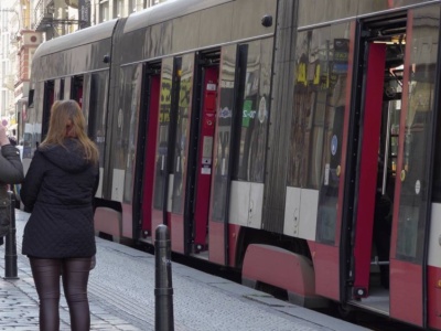 Słowa kobiety w tramwaju do nastolatków porażają. Ten stereotyp nigdy się nie skończy