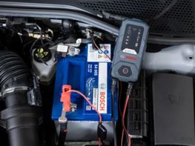 Akumulator, który nie robi dramatu z każdej zimy. Jak wymiana i dobór wpływają na bezpieczeństwo