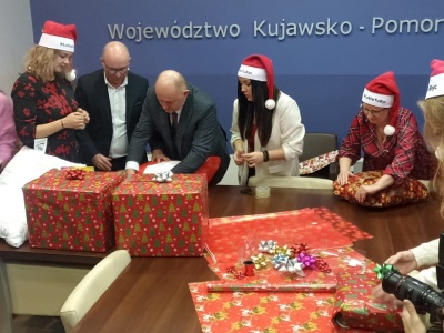 Szlachetna Paczka od Urzędu Marszałkowskiego już spakowana. Pomoc płynie od 14 lat