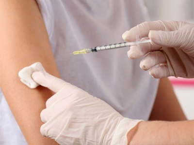 Ostrzeżenie na szczepionkach. Wprowadzą najpoważniejszy stopień?