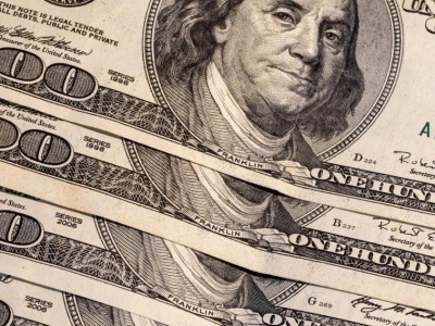 Dolar najtańszy od września. Kurs euro wciąż bez rozstrzygnięć