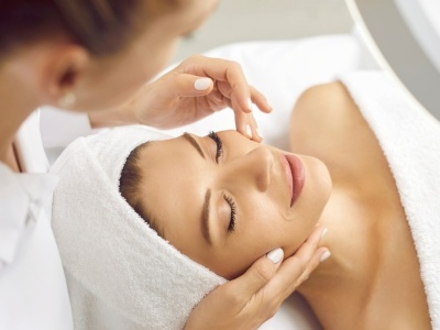 Chcesz, żeby skóra lśniła w Sylwestra? To ostatni dzwonek!