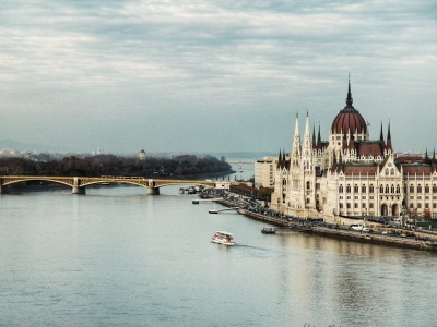 VeloBank wskazuje złoty czas dla naszej części świata. Waluty Polski, Czech i Węgier ośmieszają dolara