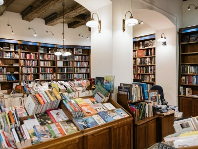 Polacy czytają więcej książek. Mimo to co tydzień zamyka się jedna księgarnia