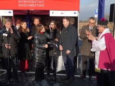 Awantura o mikrofon na otwarciu obwodnicy. Posłanka PiS zabrała głos koledze