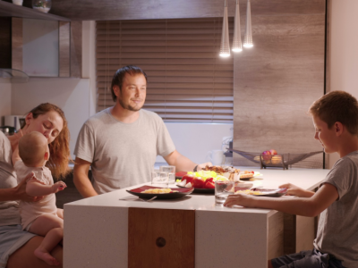 Jedzenie posiłków z dziećmi to nie tylko rytuał. 