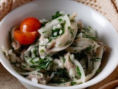 Zamiast śledzi na wigilijnym stole stawiam inny produkt. Idealnie pasuje do octowej zalewy