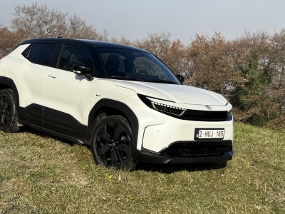 Toyota Urban Cruiser to elektryk na trudne czasy. Sprawdzałem, czy ma ostre pazury