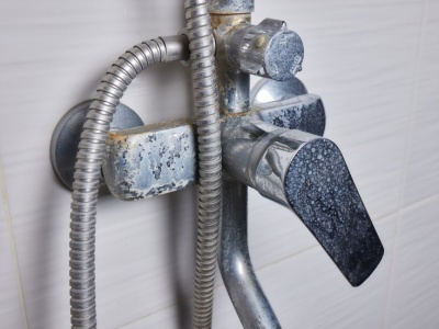 Osad z mydła na umywalce to już przeszłość. Wystarczy odrobina tego produktu