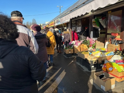 Przedświąteczne zakupy na Tomexie. Tłoczno, ale młodych klientów prawie nie widać (Galeria)