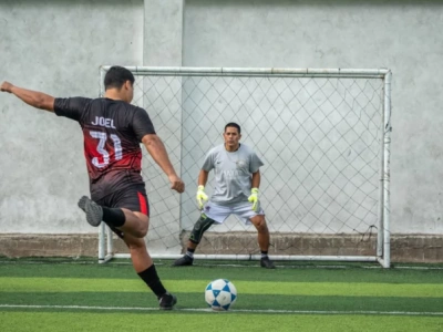 Przepisy dotyczące bramkarza – co wolno, a czego nie wolno między słupkami?