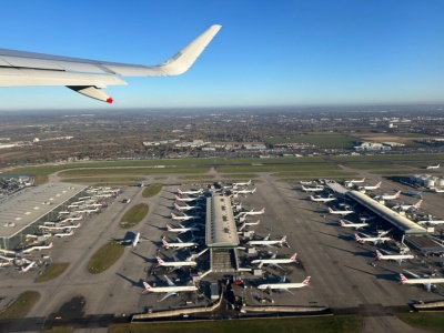 Lotnisko Heathrow znów podnosi stawki – kierowcy liczą funty
