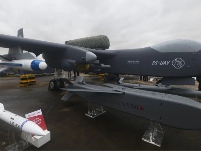 Pierwszy na świecie dron-matka. Podniebny lotniskowiec wzbił się w powietrze