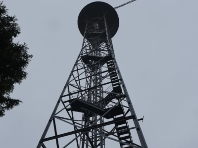 Zakończył się remont wieży spadochronowej w Paku Kościuszki. Konstrukcja ma teraz inny kolor