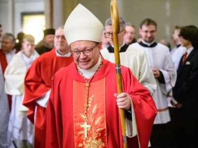 Kardynał Grzegorz Ryś odprawił ostatnią mszę dla wiernych. Pożegnanie w łódzkiej archikatedrze