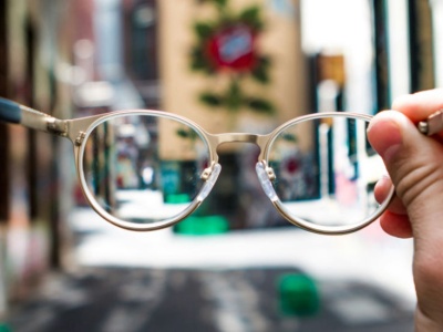 Tam już okularów nosić nie może, ale to bardzo dobrze